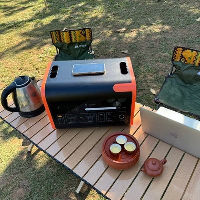 نیروگاه خورشیدی قابل حمل با شارژر سوار شده و اینورتر موج سینوس خالص 2200W