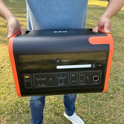 AC خالص Sine Wave Output Waveform 2000W LiFePO4 باتری منبع برق قابل حمل