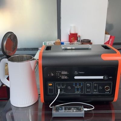ذخیره سازی انرژی 2000 وات / ژنراتور قابل حمل با شارژ خودرو خورشیدی نوع شارژ AC DC USB AT22