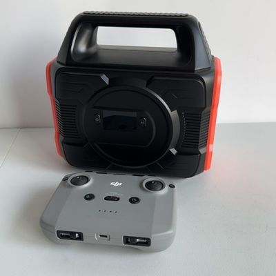 ژنراتور خورشیدی 300 وات AC DC دو بار شارژ USB نوع C برای ایستگاه شارژ در فضای باز