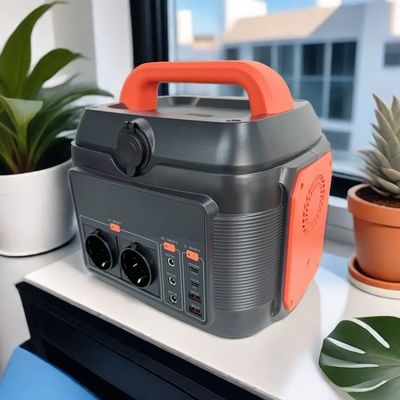 600W ایستگاه برق قابل حمل قابل برداشت 576wh/14.4V/40ah ظرفیت باتری ژنراتور خورشیدی