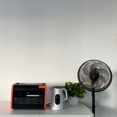 طول عمر 2000 بار ژنراتور خورشیدی 2200 وات برای نیروگاه حمل و نقل در کمپینگ