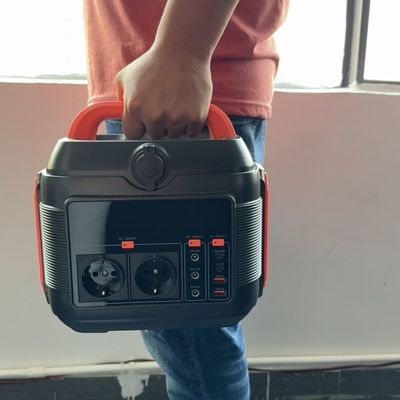 ژنراتور خورشیدی قابل حمل 600 وات با نوع C USB DC AC خروجی ایستگاه برق موبایل MPPT است