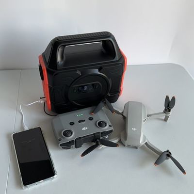 بانک شارژ قابل حمل باتری لیتیوم داخلی / خارجی 300W / 288W ایستگاه انرژی خورشیدی موبایل