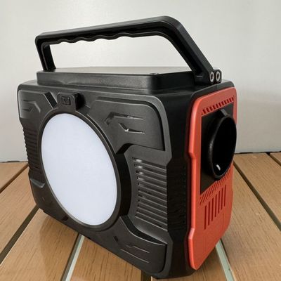 نیروگاه خورشیدی قابل حمل 200W با چراغ LED AC خروجی قدرت 5V-20V / 2A ورودی آداپتور