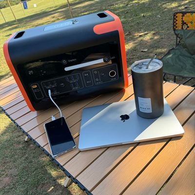 ایستگاه برق قابل حمل 2200W Pure Sine LiFePO4 باتری پشتیبان UPS برای کمپینگ در فضای باز