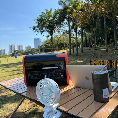 220V ± 5٪ AC خروجی 2200W منبع برق قابل حمل پشتیبان خود را برای اضطراری خانه و کمپینگ