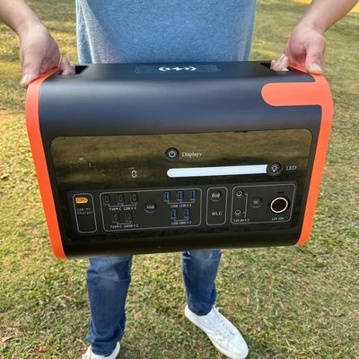 220V ± 5٪ AC خروجی 2200W منبع برق قابل حمل پشتیبان خود را برای اضطراری خانه و کمپینگ