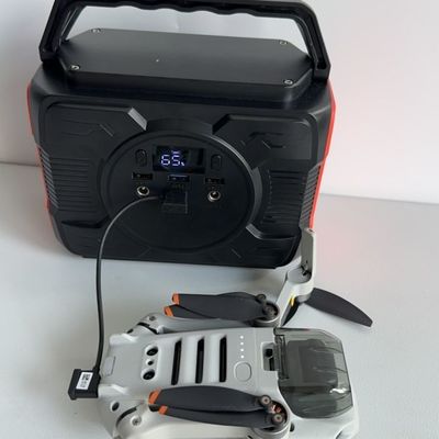 ایستگاه برق حمل و نقل در فضای باز با ظرفیت باتری 48000mAh و خروجی 200W / 300W / 600W