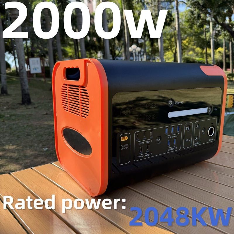 ذخیره سازی انرژی 2000 وات / ژنراتور قابل حمل با شارژ خودرو خورشیدی نوع شارژ AC DC USB AT22