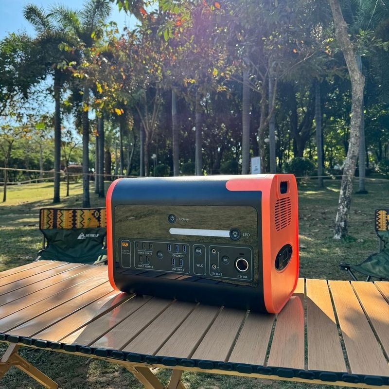 LiFePO4 2kw 2200W ایستگاه برق قابل حمل برای شارژ در فضای باز و چند عملکردی
