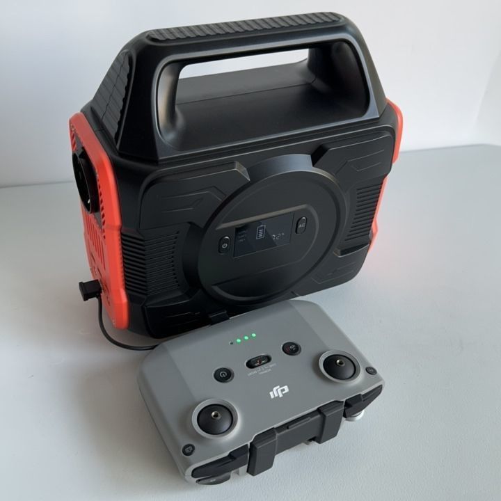 نیروگاه خورشیدی قابل حمل 300W/110/220V-50Hz/60Hz با عملکرد قدرت آماده