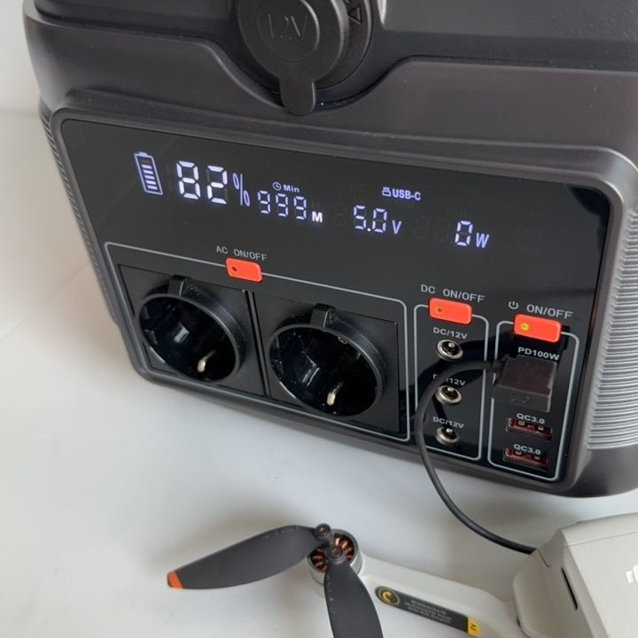 600W حمل و نقل لیتیوم ذخیره انرژی برق با شارژ پنل خورشیدی 60W